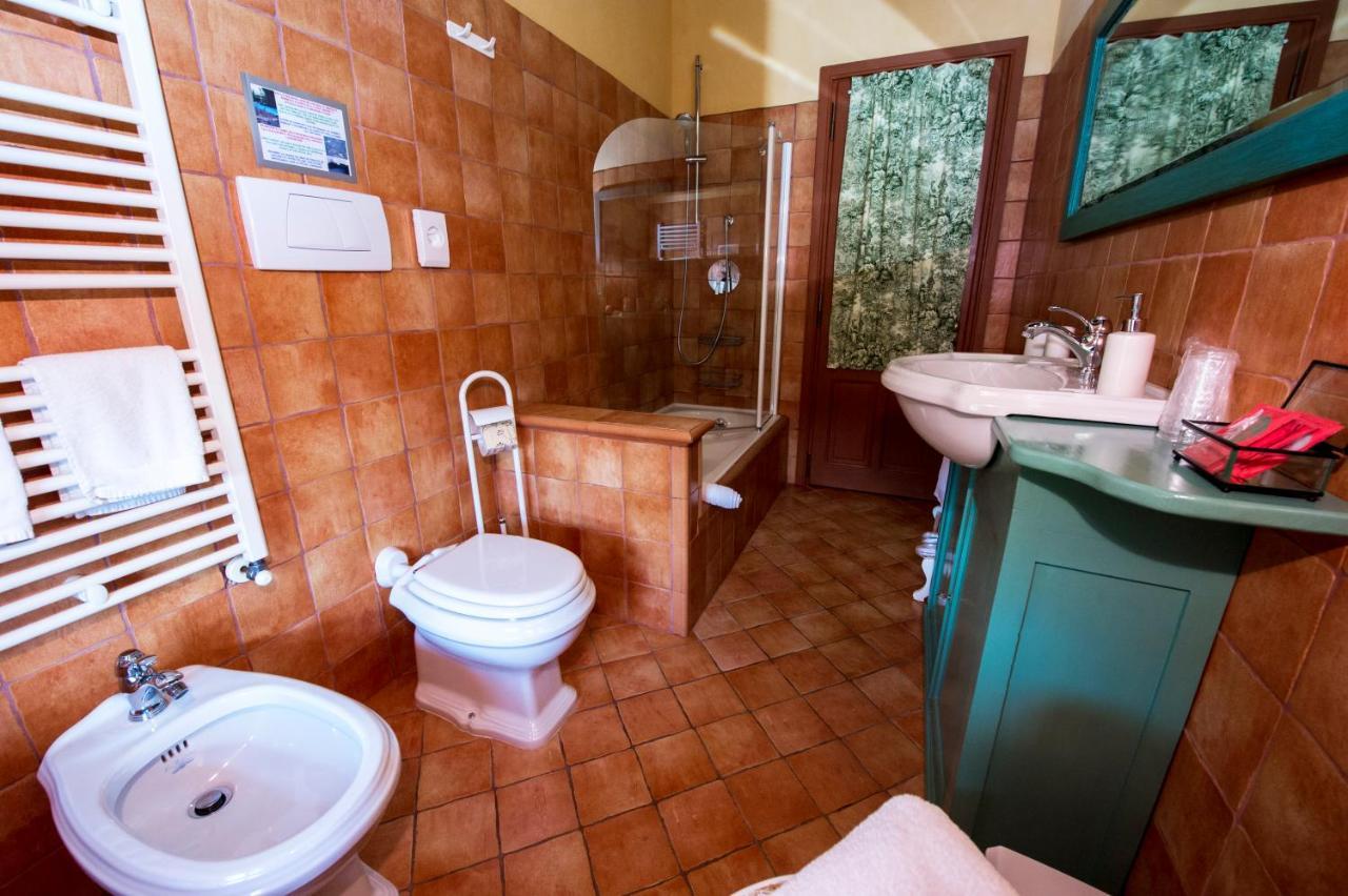 Castello Di Strambinello Bed & Breakfast Exterior photo