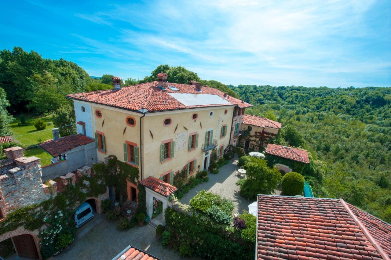 Castello Di Strambinello Bed & Breakfast Exterior photo