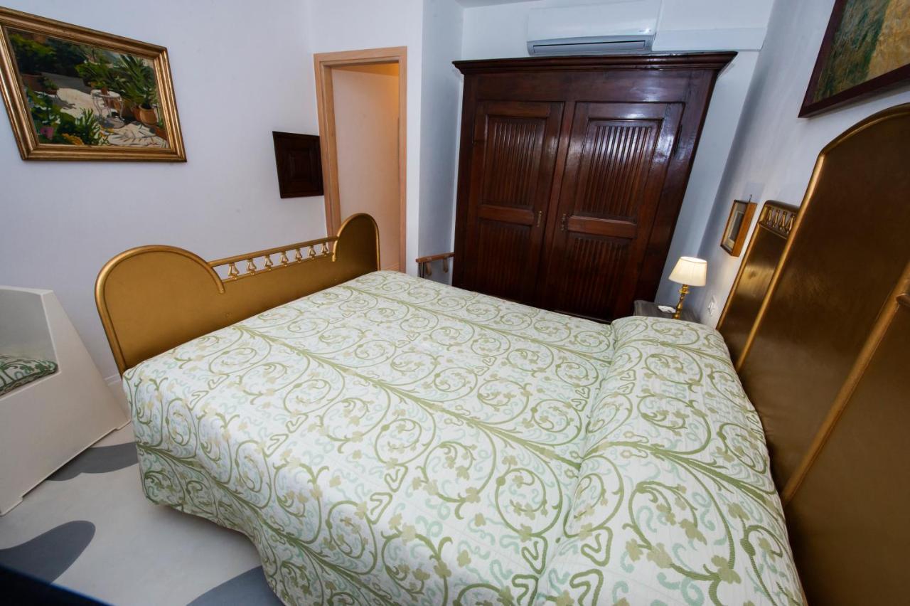Castello Di Strambinello Bed & Breakfast Exterior photo