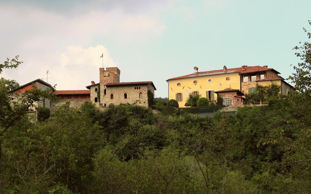 Castello Di Strambinello Bed & Breakfast Exterior photo