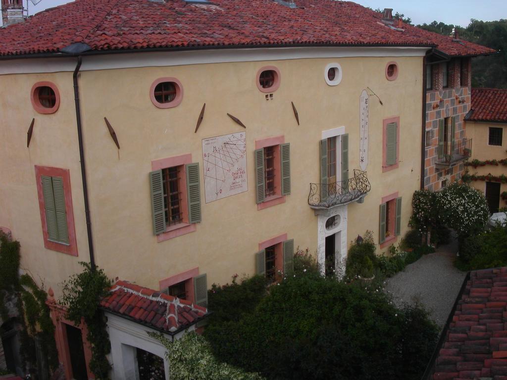 Castello Di Strambinello Bed & Breakfast Exterior photo