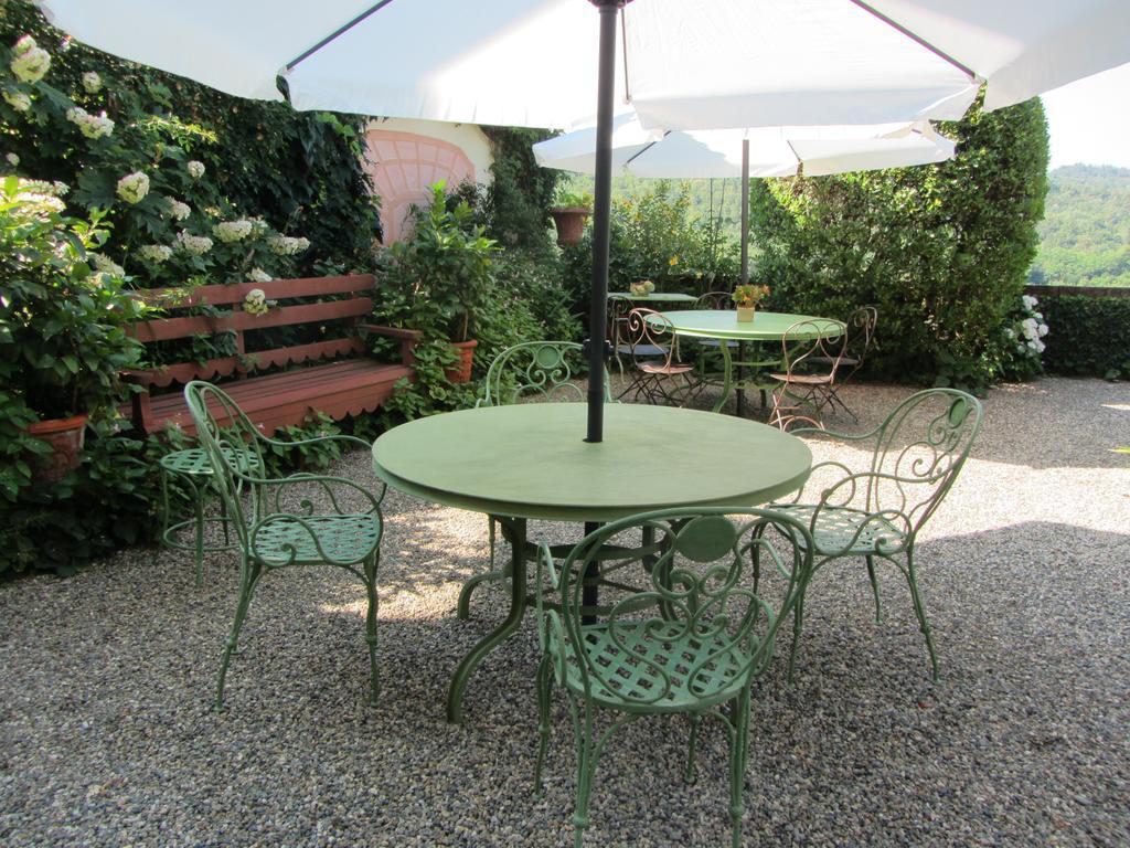 Castello Di Strambinello Bed & Breakfast Exterior photo