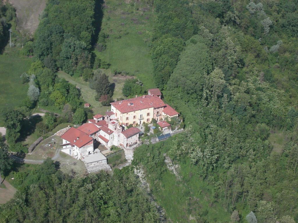 Castello Di Strambinello Bed & Breakfast Exterior photo