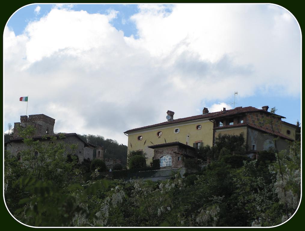 Castello Di Strambinello Bed & Breakfast Exterior photo