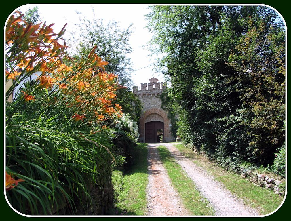 Castello Di Strambinello Bed & Breakfast Exterior photo