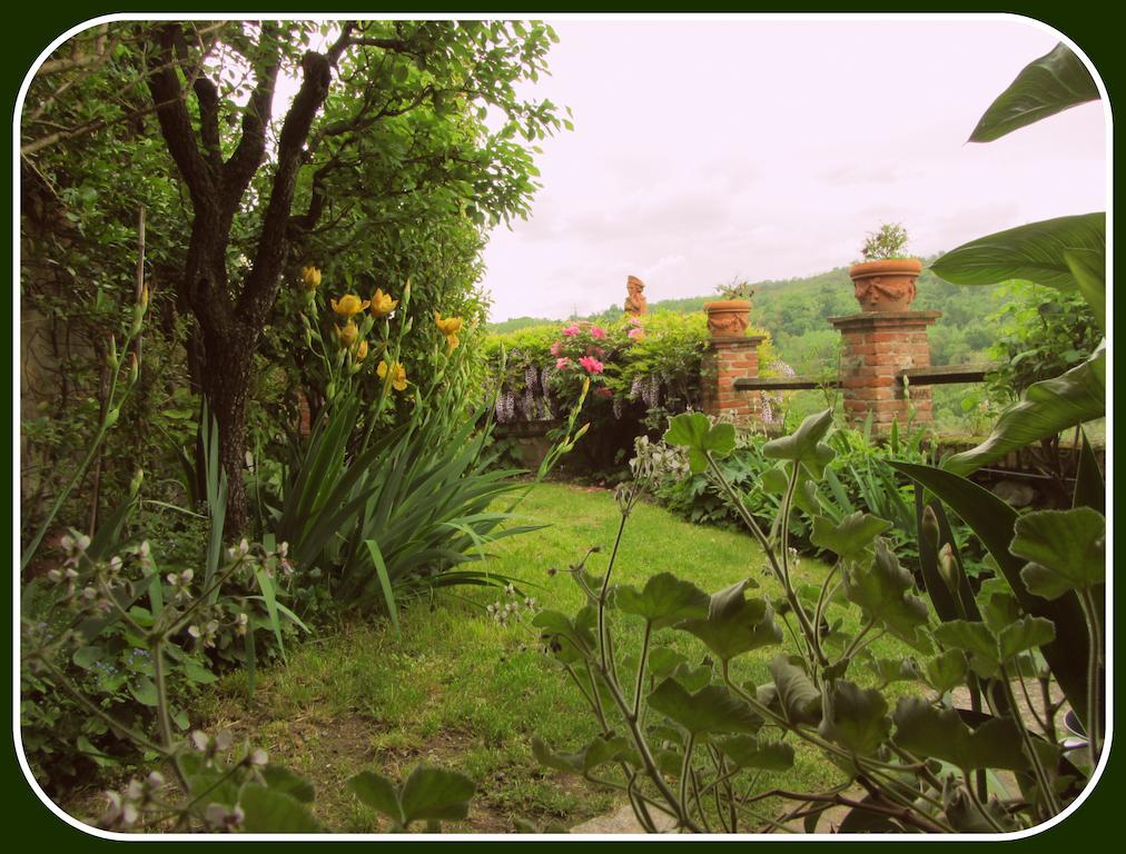 Castello Di Strambinello Bed & Breakfast Exterior photo