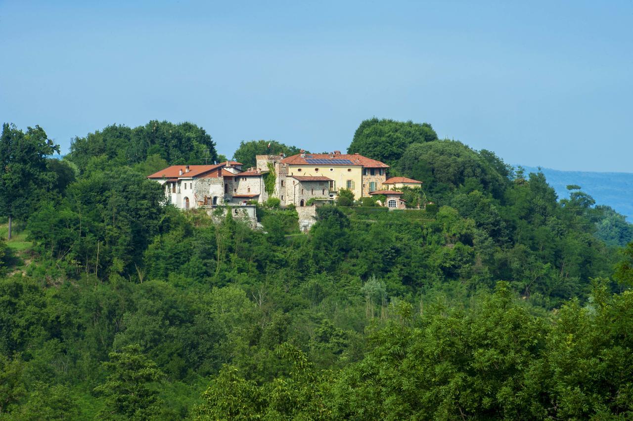 Castello Di Strambinello Bed & Breakfast Exterior photo